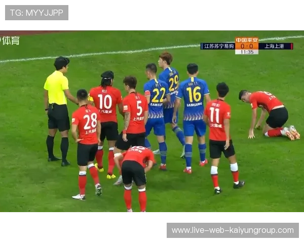 伤停补时判点球，全队围住裁判抗议